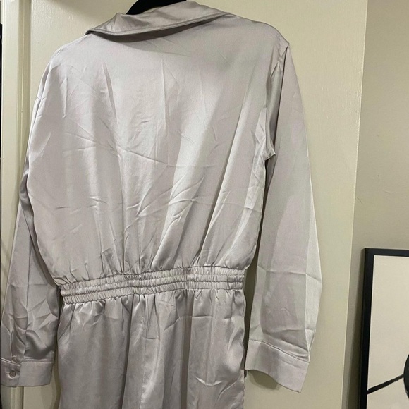 🛍️MISSPAP SATIN EFFECT JUMPSUIT SIZE 8 BUT FITS LIKE A 6 - Picture 4 of 5